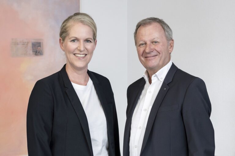 Notarin Christine Huber übernimmt von Notar Andreas Jaggi